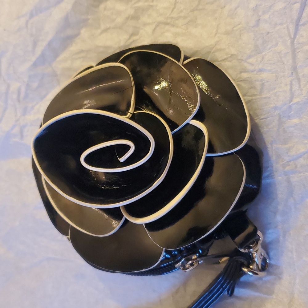 Black Rose Wristlet Bag - Picture 2 of 4